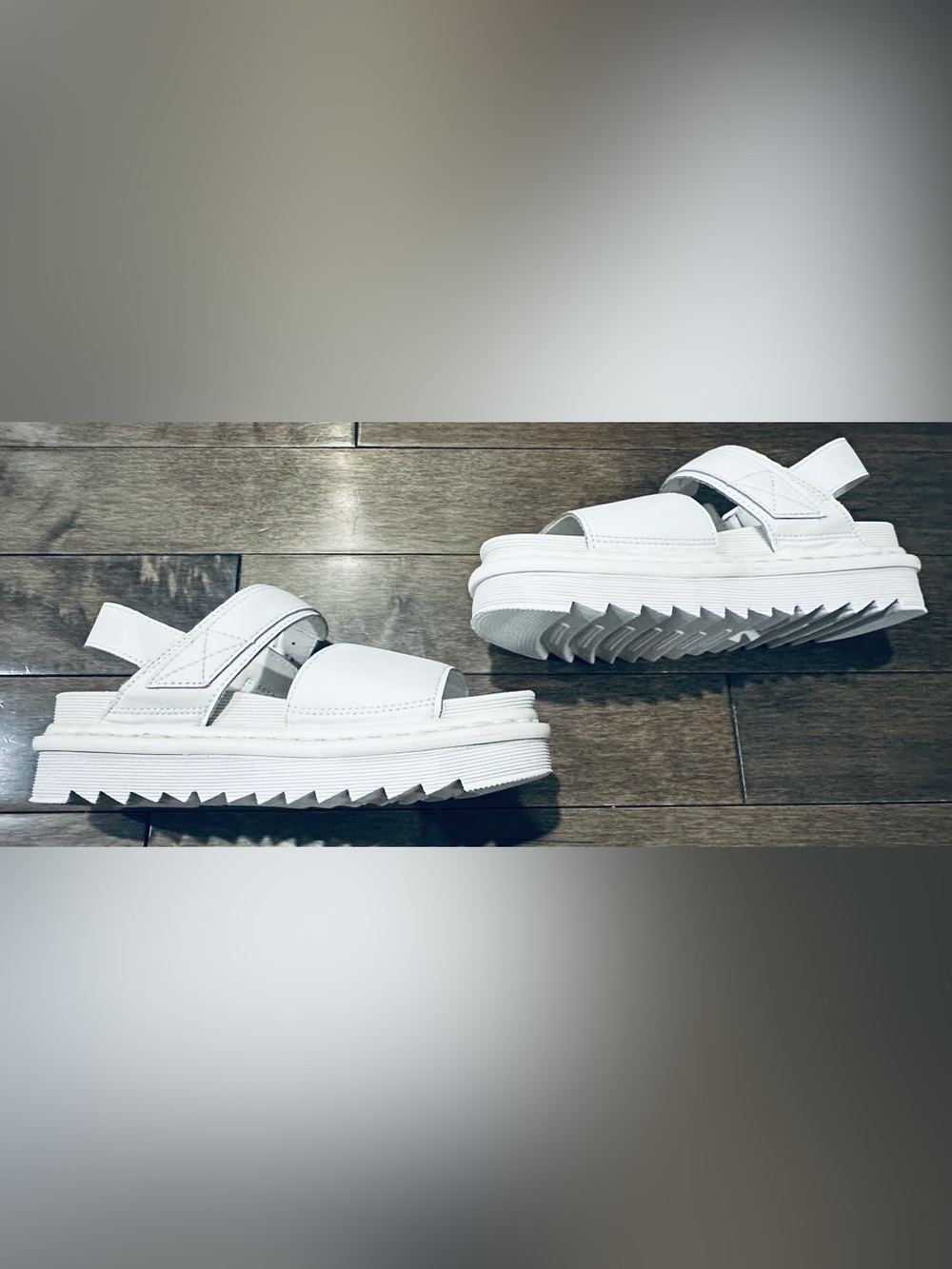 Dr. Martens Women’s Sz 7 White Voss II Hydro Leather Strap Sandals - Picture 2 of 14